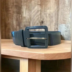 Jacob NWOT gray patent leather  belt with wide buckle